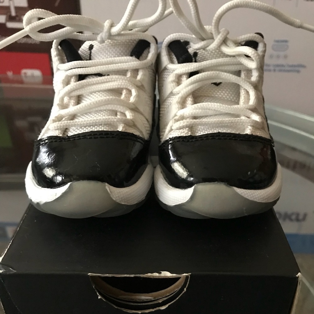 Jordan 11 Retro Low